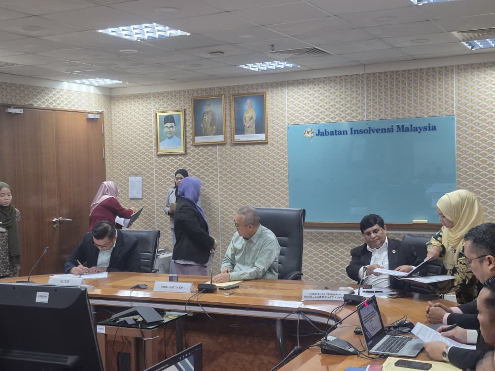 Signing Moa With Mdi photo