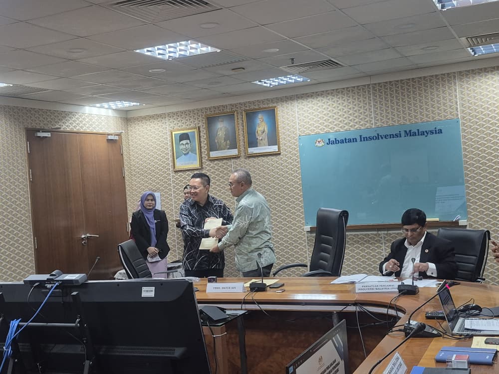 Signing Moa With Mdi photo