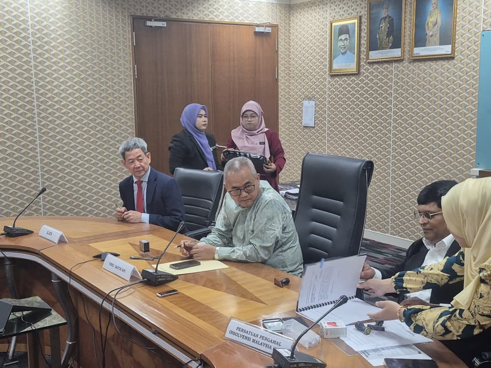 Signing Moa With Mdi photo