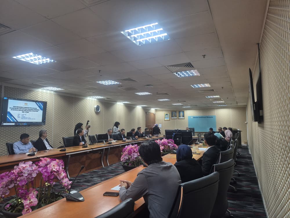 Signing Moa With Mdi photo