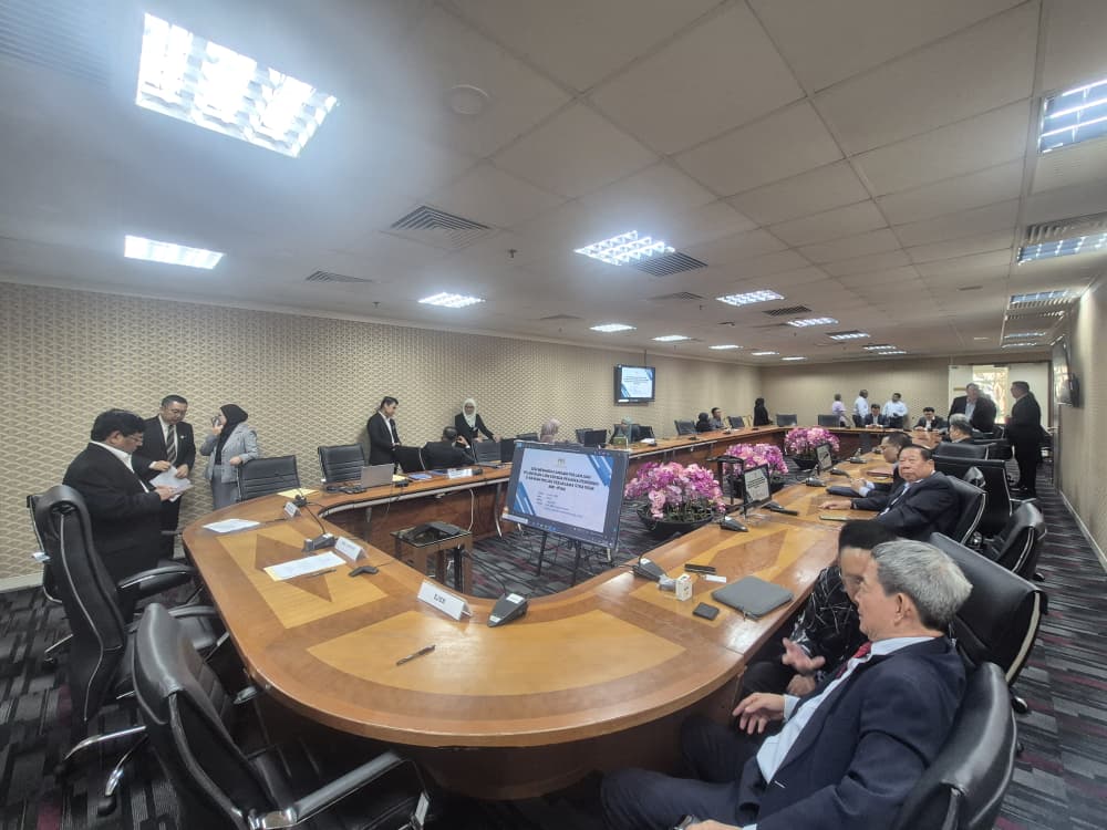 Signing Moa With Mdi photo